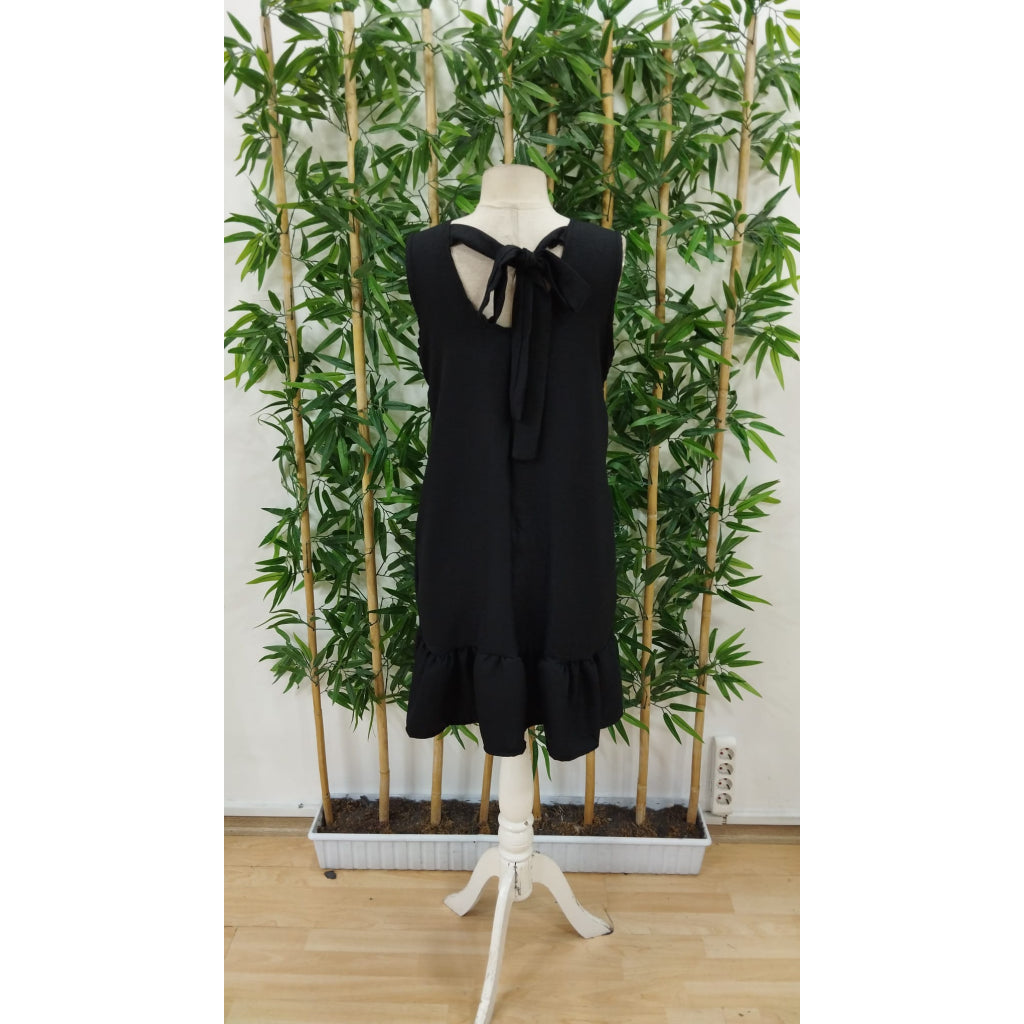 Kadın Kolsuz Bisiklet Yaka Fırfırlı Sofya Elbise