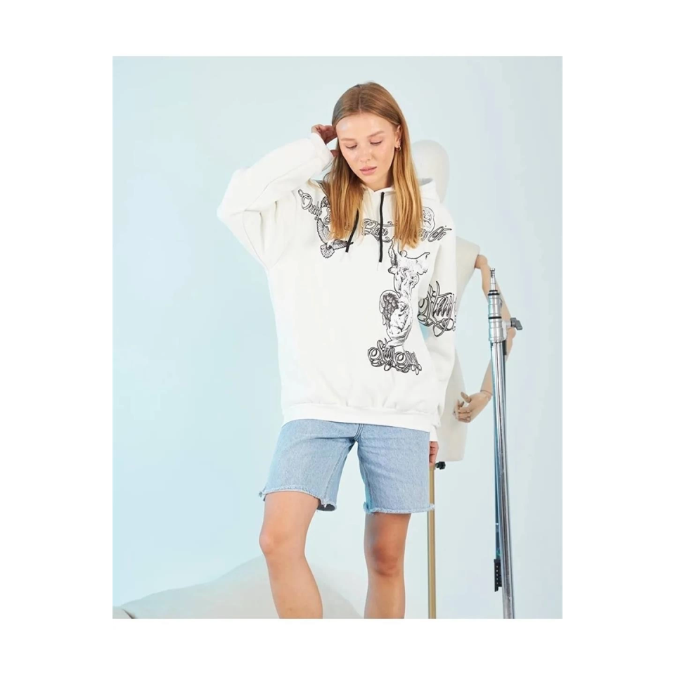 Kapüşonlu Üç İplik Sweatshirt – Beyaz Strong Heykel Baskılı, Rahat Kalıp, Kanguru Cepli Modern Tasarım