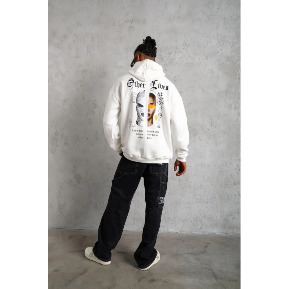 Oversize Üç İplik Şardonlu Kapüşonlu Sweatshirt – Beyaz “Other Lives” Ön Ve Arka Baskılı, Kanguru Cepli, Ribanalı Rahat Kışlık Model Beyaz