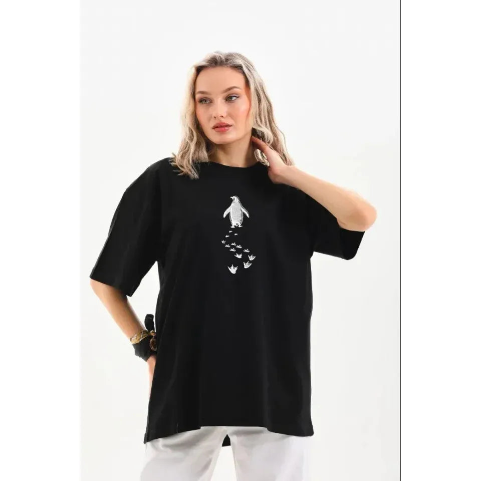 Nihilist Penguen Temalı Oversize Bisiklet Yaka Tişört - Siyah
