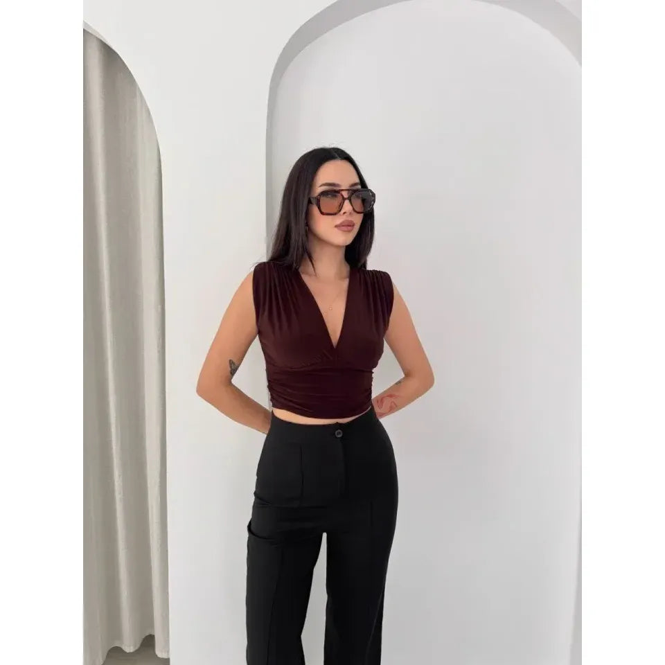Vatkalı Kolsuz V Yaka Drapeli Crop Bluz Likralı Fit - Kahverengi