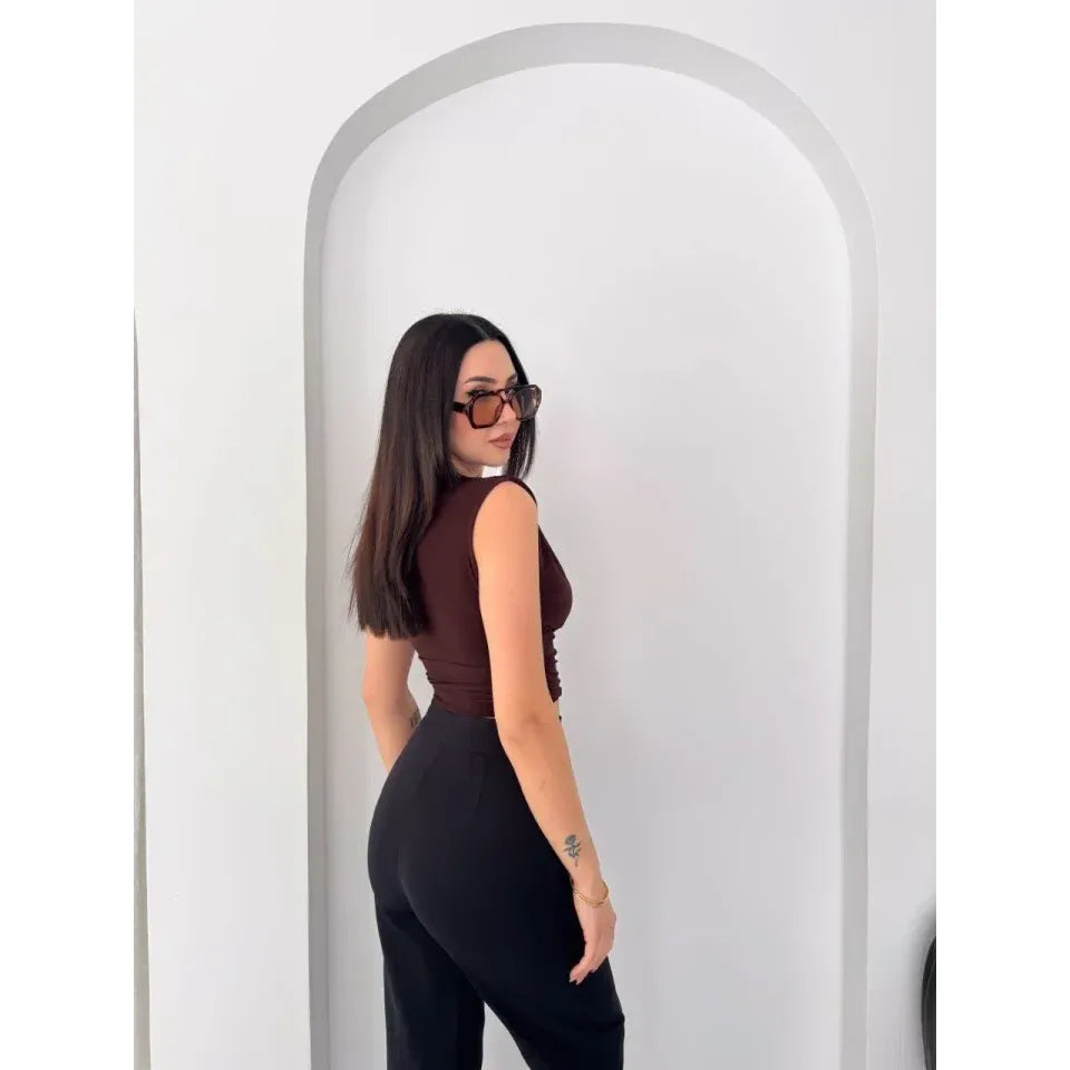 Vatkalı Kolsuz V Yaka Drapeli Crop Bluz Likralı Fit - Kahverengi