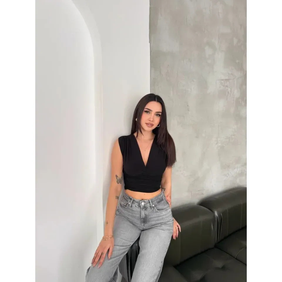 Vatkalı Kolsuz V Yaka Drapeli Crop Bluz Likralı Fit - Siyah