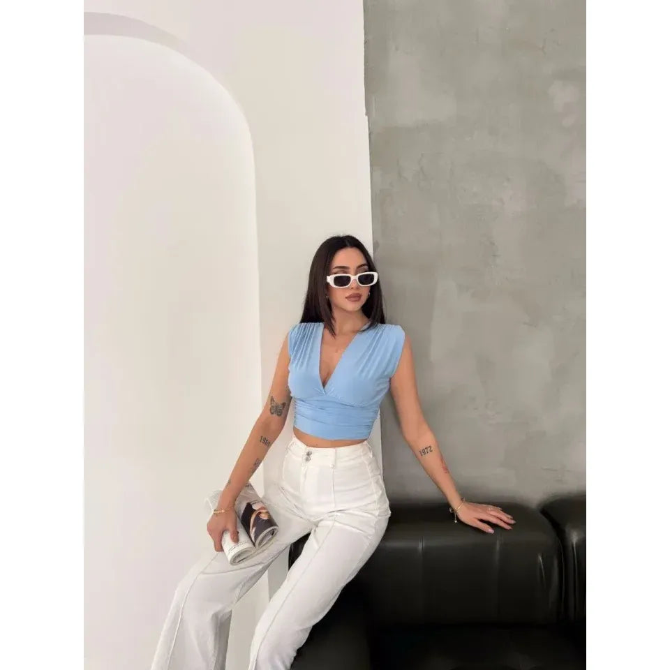 Vatkalı Kolsuz V Yaka Drapeli Crop Bluz Likralı Fit - Bebek Mavisi