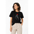 Kore Parmak Kalp Aşk Temalı Minimal Baskılı Tişört Yazlık Kısa Kol T-Shirt - Siyah