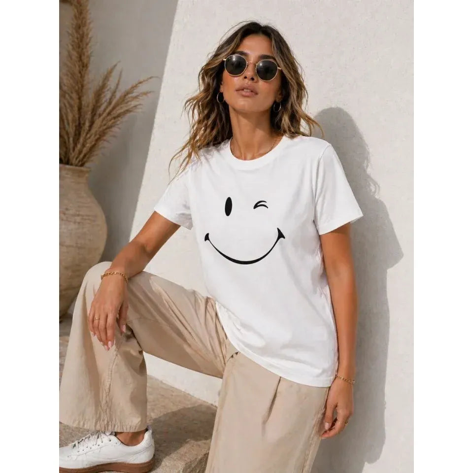 Minimal Gülümseyen Yüz Baskılı Tişört Kısa Kol Yazlık T-Shirt - Beyaz