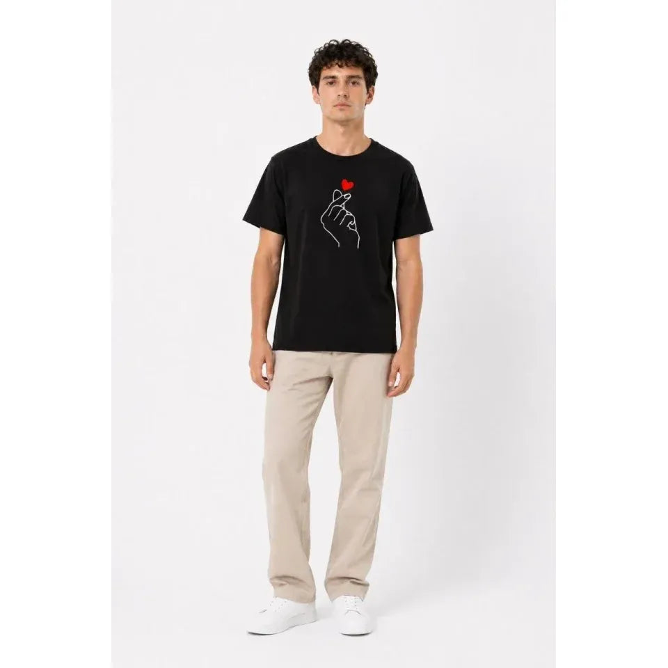 Erkek Kore Parmak Kalp Aşk Temalı Minimal Baskılı Tişört Yazlık Kısa Kol T-Shirt - Siyah