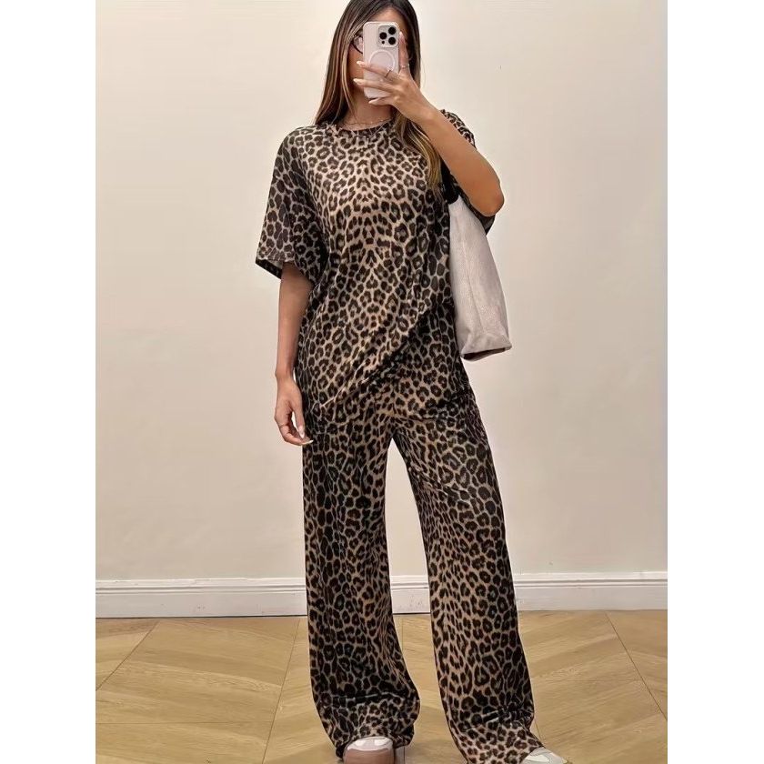 Kadın Kısa Kollu Bisiklet Yaka Iki Iplik Leopar Desenli Bluz Ve Pantolon Ikili Takım